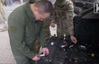 Волонтери «Української команди» передали чергову партію дронів-камікадзе бійцям 204-го батальйону ТрО