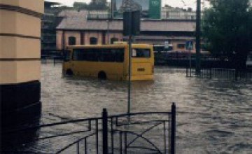 Сильный ливень во Львове затопил улицы и обесточил 40 населенных пунктов в области