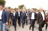 Президент Украины Владимир Зеленский посетил новую туристическую достопримечательность  Днепра - сквер «Прибрежный» (ФОТО)