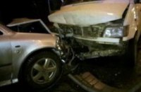 В Кривом Роге Skoda влобовую столкнулась с микроавтобусом: 7 человек травмированы