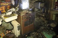 Ночью в Соборном районе Днепра загорелась многоэтажка (ВИДЕО)