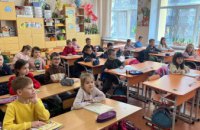Записати дитину до першого класу можна як очно, так і онлайн: у закладах освіти Дніпра проводять дні відкритих дверей