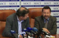 На 24 округе в Днепропетровске – попытка массового подкупа избирателей, – международные наблюдатели