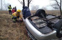 На Днепропетровщине водитель «Hyundai Sonata» не справился с управление и улетел в кювет