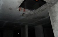 В Киеве на стройке рабочий упал с 25-го этаж (ФОТО)