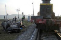 В Днепропетровской области на железнодорожном переезде столкнулись дрезина и легковой автомобиль