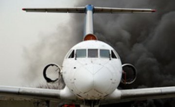 В Днепропетровском аэропорту при посадке едва не «разбился» пассажирский самолет (ВИДЕО)