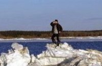 В Днепропетровской области 13 рыбаков сняли с дрейфующей льдины