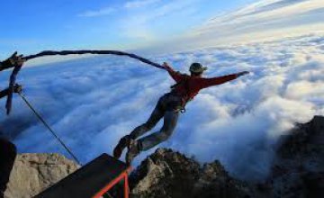 Днепровские спортсмены будут покорять и прыгать со скалы высотой 3 тыс м в Италии