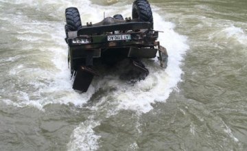 В Ивано-Франковской области автомобиль с туристами упал в реку: есть жертвы (ФОТО)