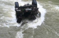 В Ивано-Франковской области автомобиль с туристами упал в реку: есть жертвы (ФОТО)