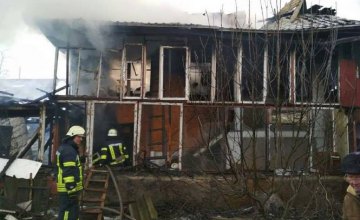 В Киеве сгорел 2-этажный жилой дом (ФОТО)