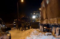 В Днепропетровской области более 100 автомобилей попали в снеговую ловушку (ФОТО)