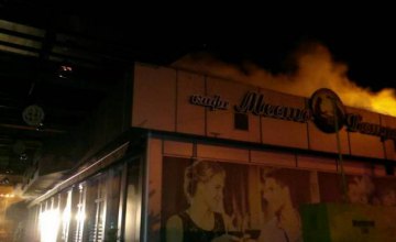 В Каменском произошел пожар в кафе: сгорели кухня и кладовка (ФОТО)