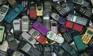 Кризис «уронил» украинский рынок мобильных телефонов