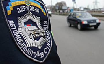 В Днепропетровске пассажиры маршрутки зверски избили гаишника
