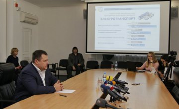 Борис Филатов выделил 200 млн грн на увеличение зарплат и обратился к мэрам