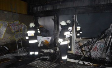 В Днепре на ж/м Парус сгорел зал игровых автоматов (ФОТО, ВИДЕО)