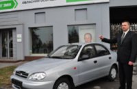 Лидер партии «Фронт змiн» вручил лауреату премии «Гордість країни» автомобиль