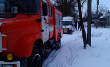 В Днепродзержинске скорая с медиками попала в снежный занос
