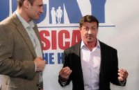 Братья Кличко и Сталлоне поставили мюзикл по мотивам «Рокки»