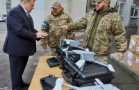 «Те, що ми замовляли для нічної розвідки»: військові з Авдіївського напрямку отримали від Дніпра чергову партію дронів на ще 10,5 млн грн 