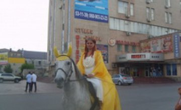 Днепропетровская участница конкурса «Миссис Украина» содержит собственную мини-конюшню