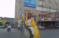Днепропетровская участница конкурса «Миссис Украина» содержит собственную мини-конюшню