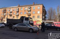 В Кривом Роге произошло ДТП с участием грузовика (ФОТО)