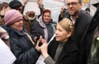 Тимошенко попросила активистов свернуть палаточный городок под Печерским судом