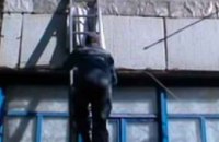 В Днепродзержинске спасатели вскрыли квартиру спавшей пенсионерки
