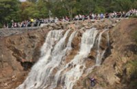 Декоративный водопад «Поріг ревучий» на Монастырском острове открыли под пушечные залпы (ФОТОРЕПОРТАЖ)