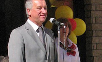 Иван Куличенко вручил медали выпускникам школы №28 (ФОТО)