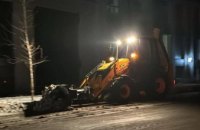 Працюють і вдень, і вночі: комунальники Дніпра продовжують розчищати місто від снігу