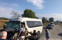 В Каменском пассажирская маршрутка влетела в фуру: 10 пострадавших