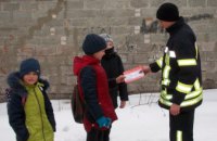 На Днепропетровщине спасатели провели профилактические беседы среди населения,  напомнив им правила пожарной безопасности в быту