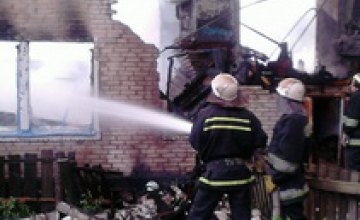 Милиция начала уголовное производство по факту пожара в Кривом Роге, уничтожившего жилой дом