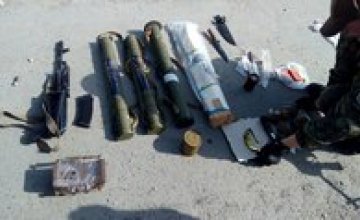 На Днепропетровщине в автомобиле волонтеров нашли арсенал оружия