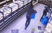 В Днепропетровской области 5 неизвестных в балаклавах ограбили ювелирный магазин (ФОТО)