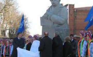 На Полтавщине открыли 12-тонный памятник Шевченко, аналогов которого нет в Украине 