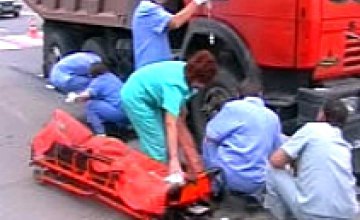 В Луганске грузовик сбил 2-х женщин на переходе