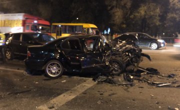 В Днепре на Запорожском шоссе одновременно столкнулось 10 автомобилей: есть пострадавшие (ФОТО)