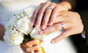 Свадебный рекорд на Днепропетровщине: почти 500 пар зарегистрировали свой брак 18 августа