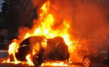 В Николаеве сепаратисты сожгли машины патриотов 