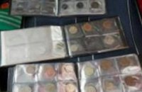 Немец пытался вывезти более 500 старинных монет и купюр из Украины в Польшу