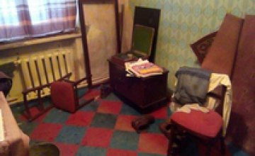 В Днепродзержинске двое бывших зэков вломились в квартиру инвалида, избили его и ограбили