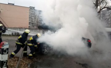 В Днепре при возгорании легкового автомобиля 51-летний мужчина получил ожоги тела