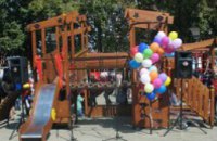 В Днепропетровске открыли экологически чистую детскую площадку