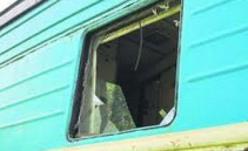На каникулах днепродзержинские школьники забрасывали поезда камнями