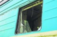На каникулах днепродзержинские школьники забрасывали поезда камнями